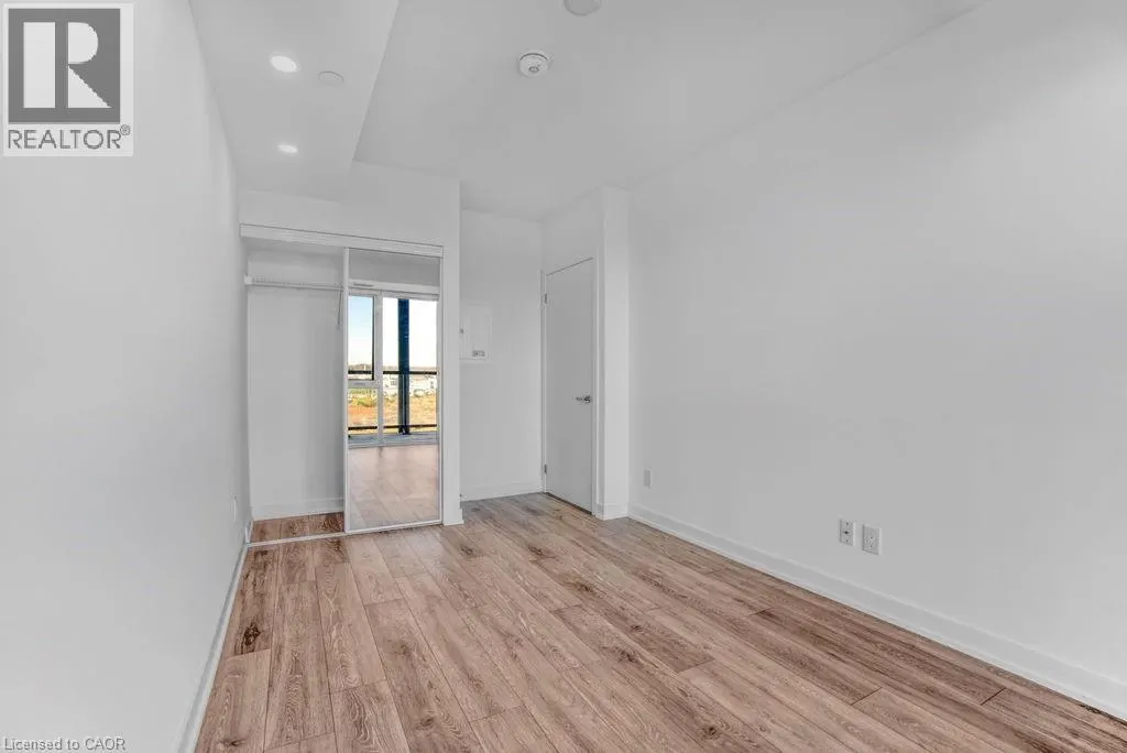 3200 DAKOTA Common Unit# B906, #B906