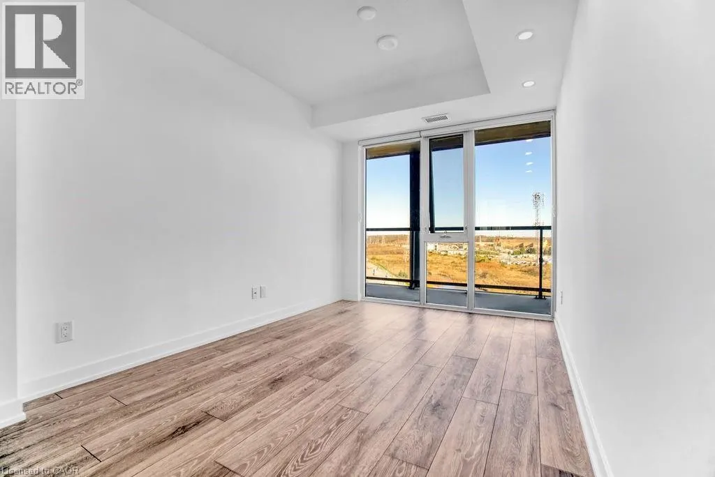 3200 DAKOTA Common Unit# B906, #B906