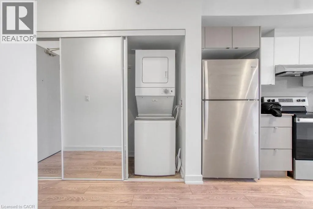 3200 DAKOTA Common Unit# B906, #B906
