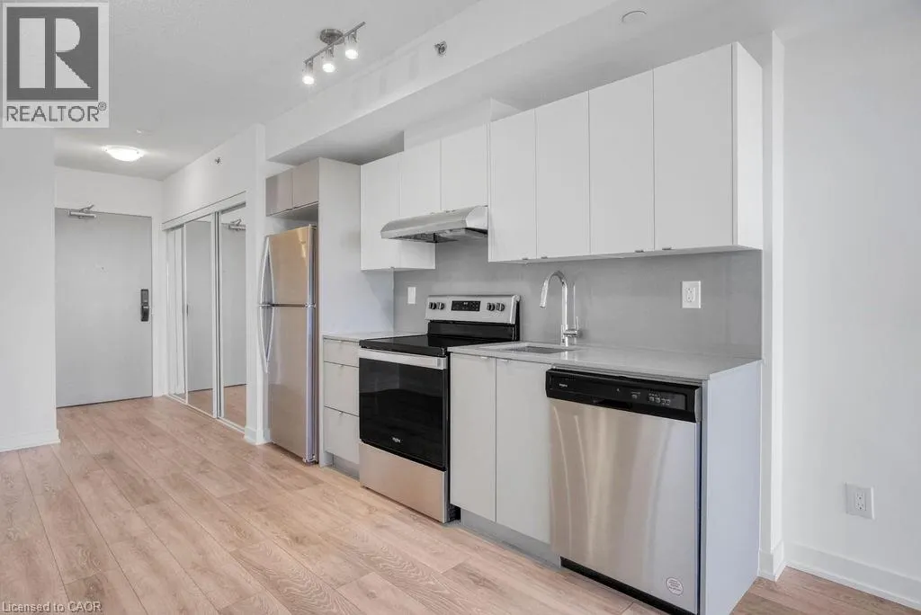 3200 DAKOTA Common Unit# B906, #B906