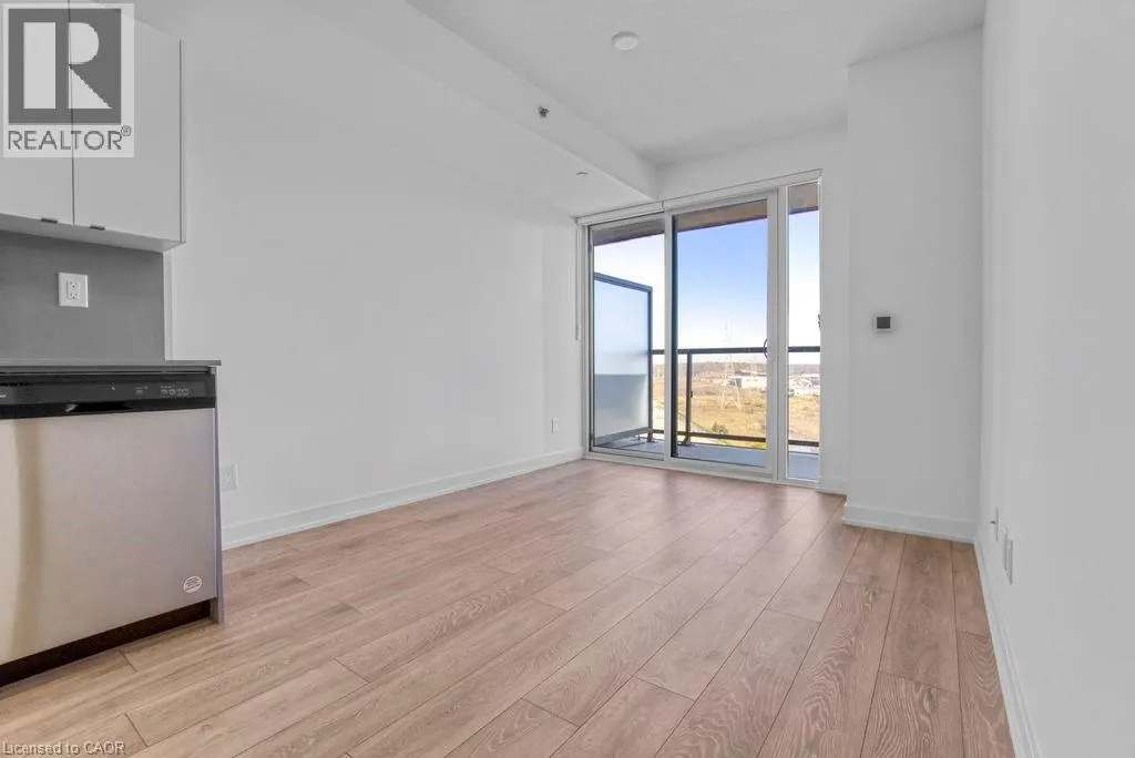 3200 DAKOTA Common Unit# B906, #B906