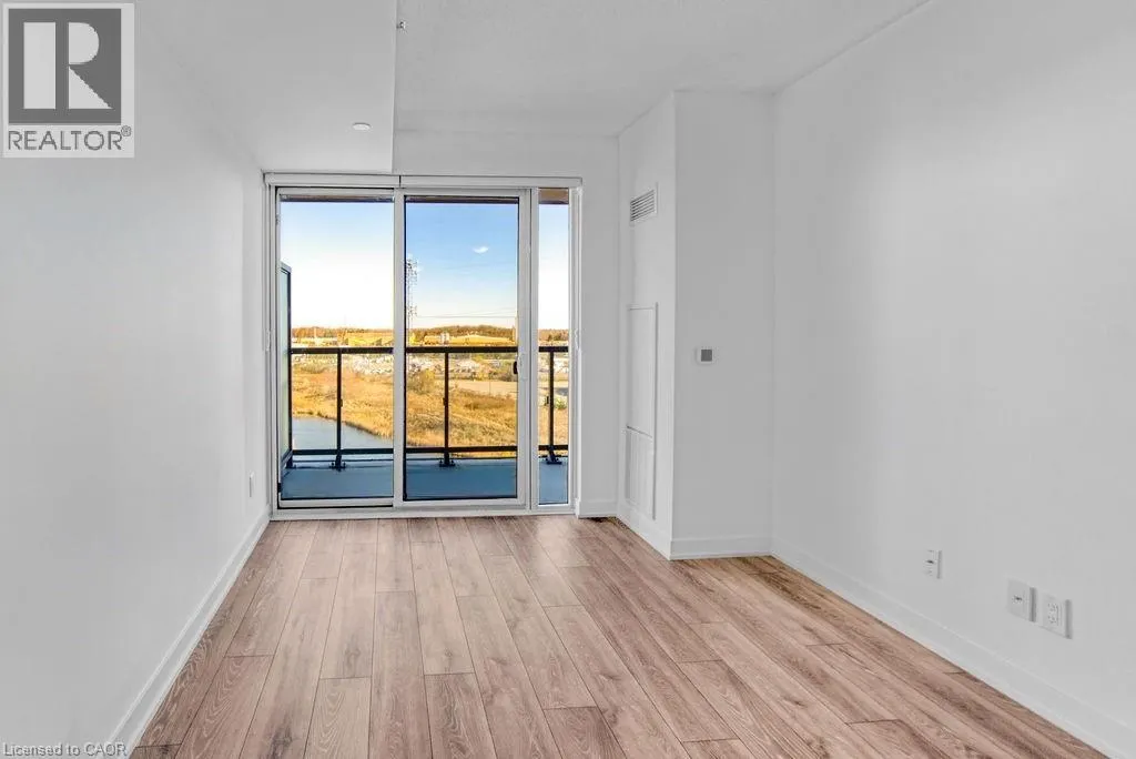 3200 DAKOTA Common Unit# B906, #B906