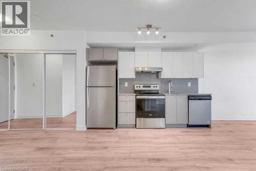 3200 DAKOTA Common Unit# B906, #B906