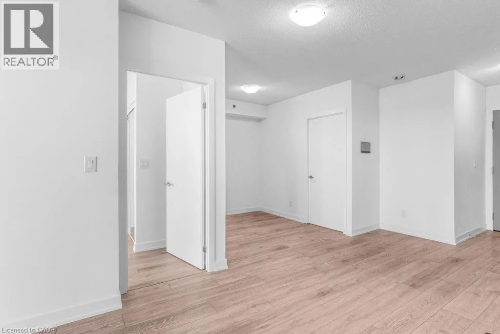 3200 DAKOTA Common Unit# B906, #B906