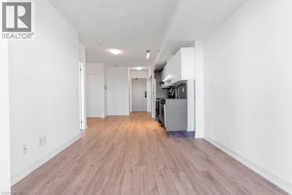 3200 DAKOTA Common Unit# B906, #B906