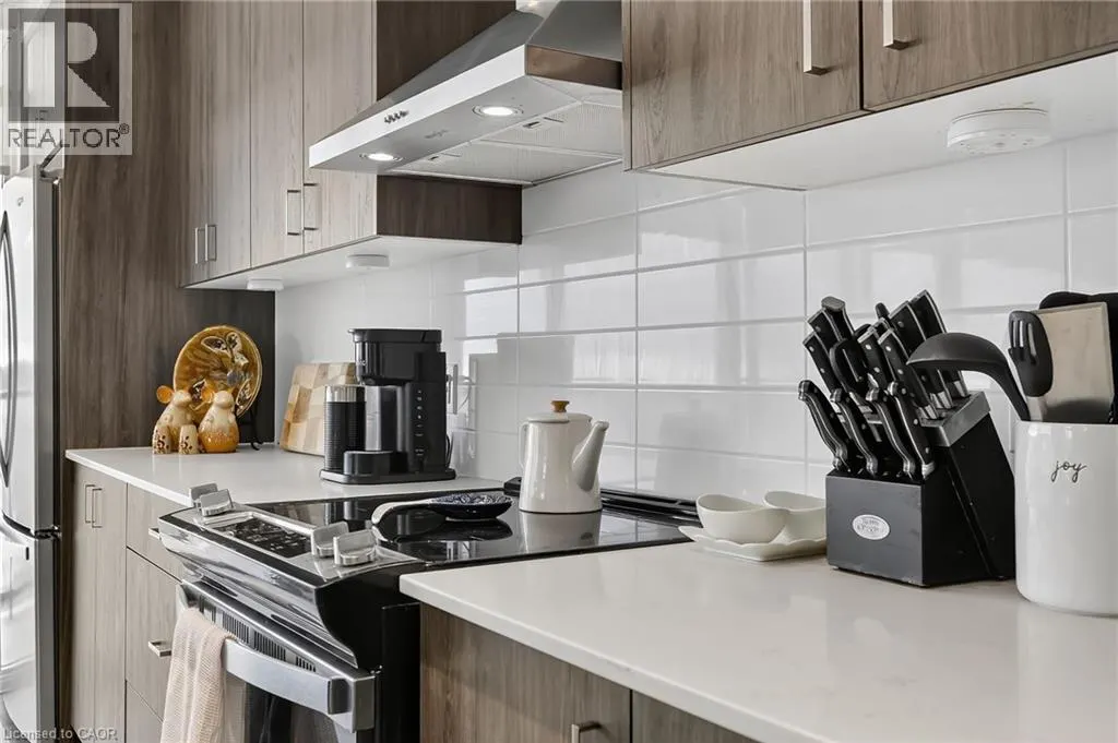 15 GLEBE Street Unit# 1313, #1313