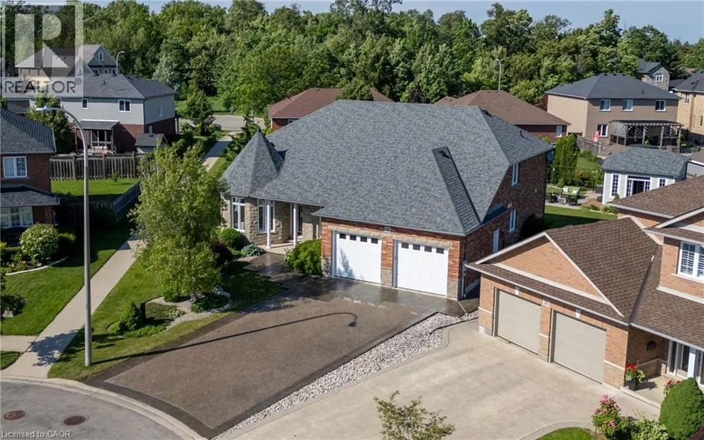 34 PENFOLD Court