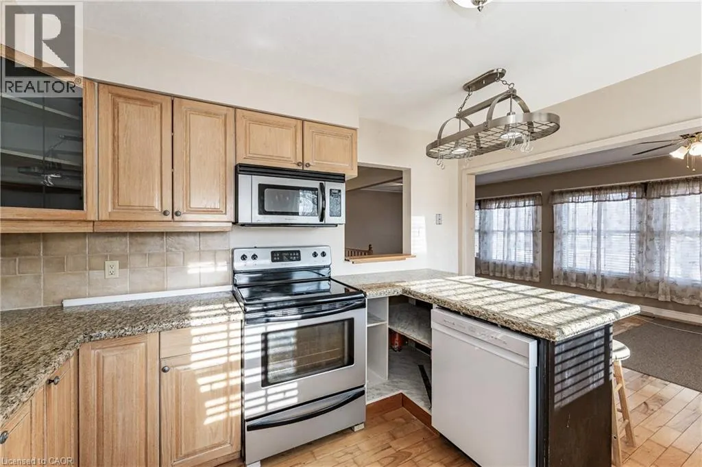195 VILLAGE Road Unit# UPPER, #UPPER