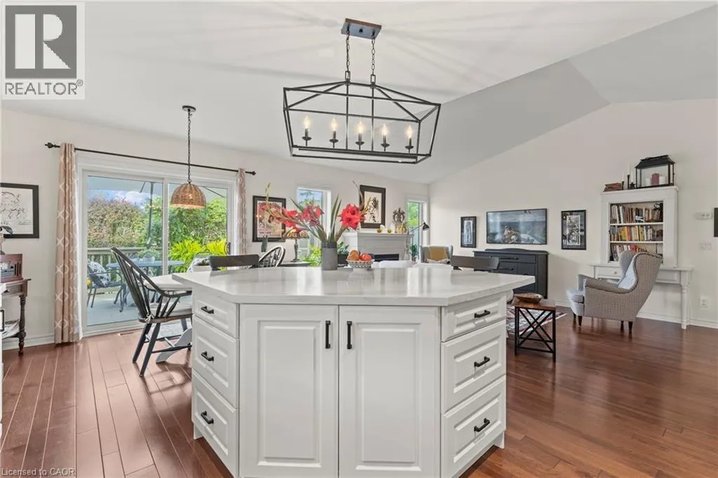 42 ROSE GLEN Crescent