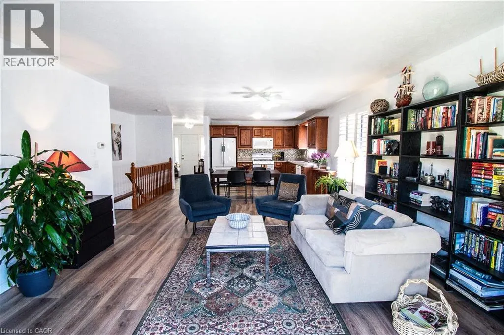 108 FOREST Street E