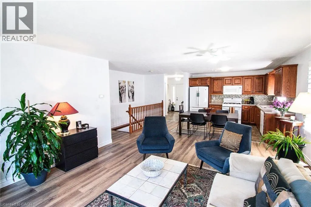 108 FOREST Street E