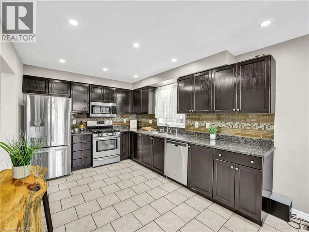 11 WILLOWRIDGE Way