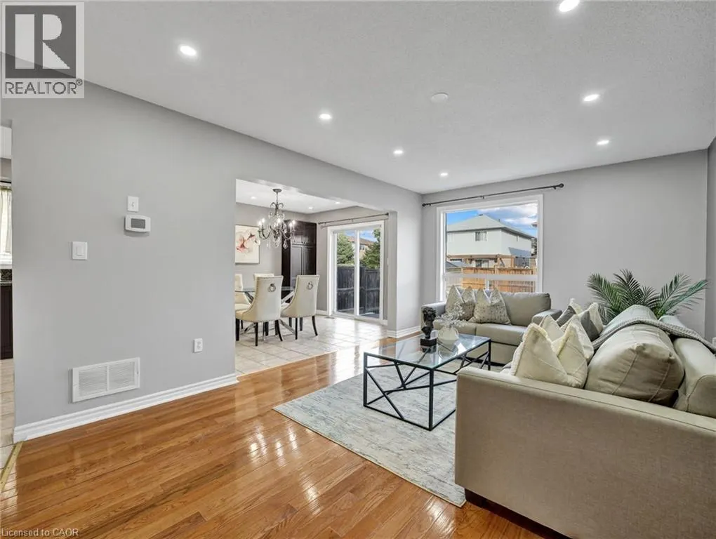 11 WILLOWRIDGE Way