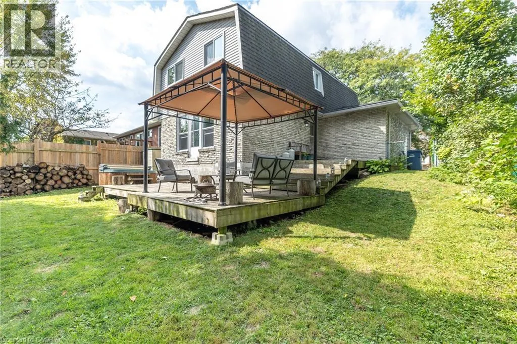 34 WOODRIDGE Drive