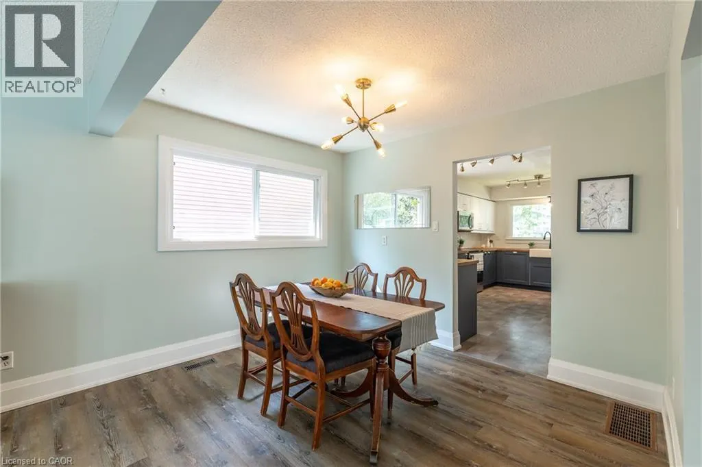 34 WOODRIDGE Drive