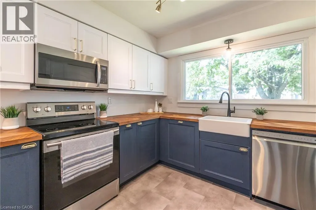 34 WOODRIDGE Drive