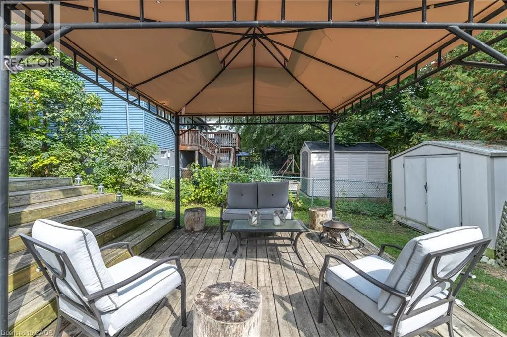 34 WOODRIDGE Drive