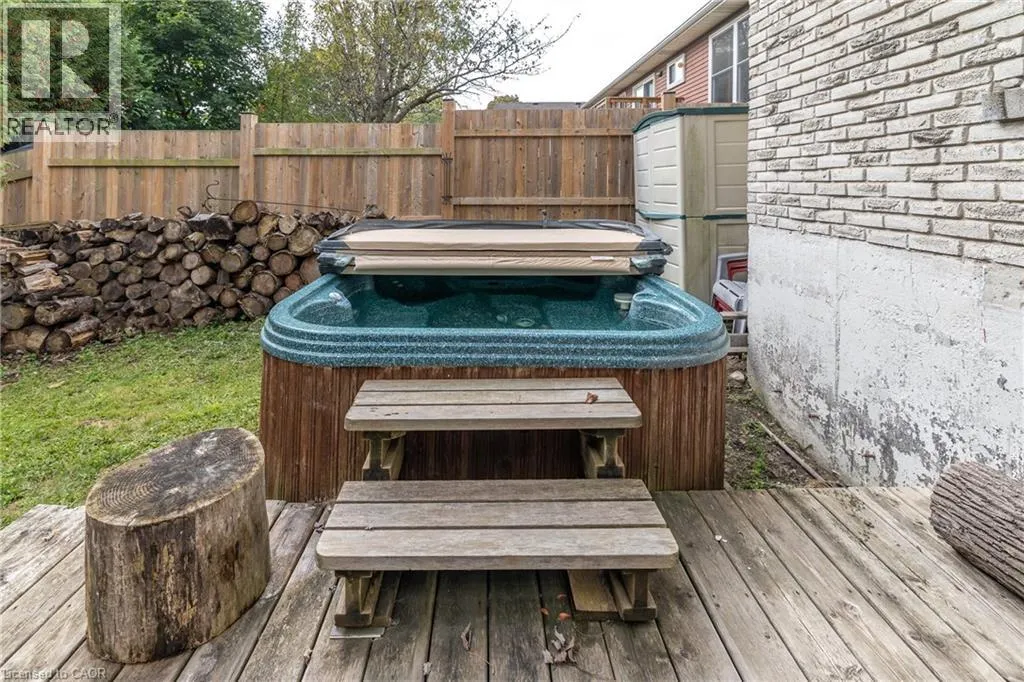 34 WOODRIDGE Drive