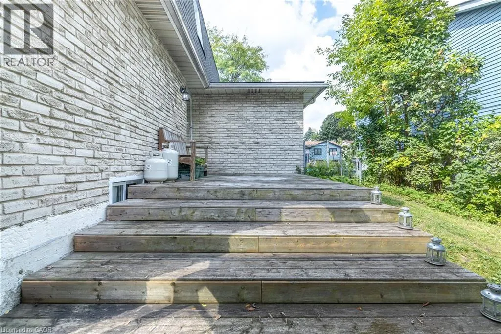 34 WOODRIDGE Drive
