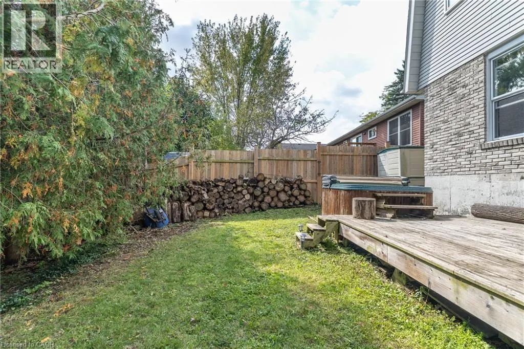 34 WOODRIDGE Drive