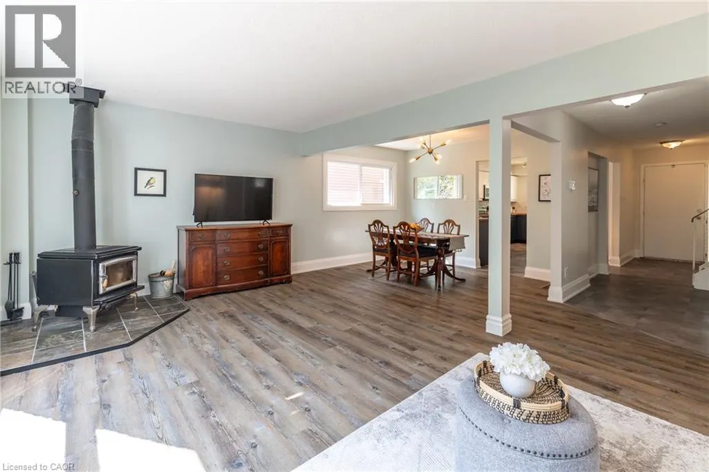 34 WOODRIDGE Drive