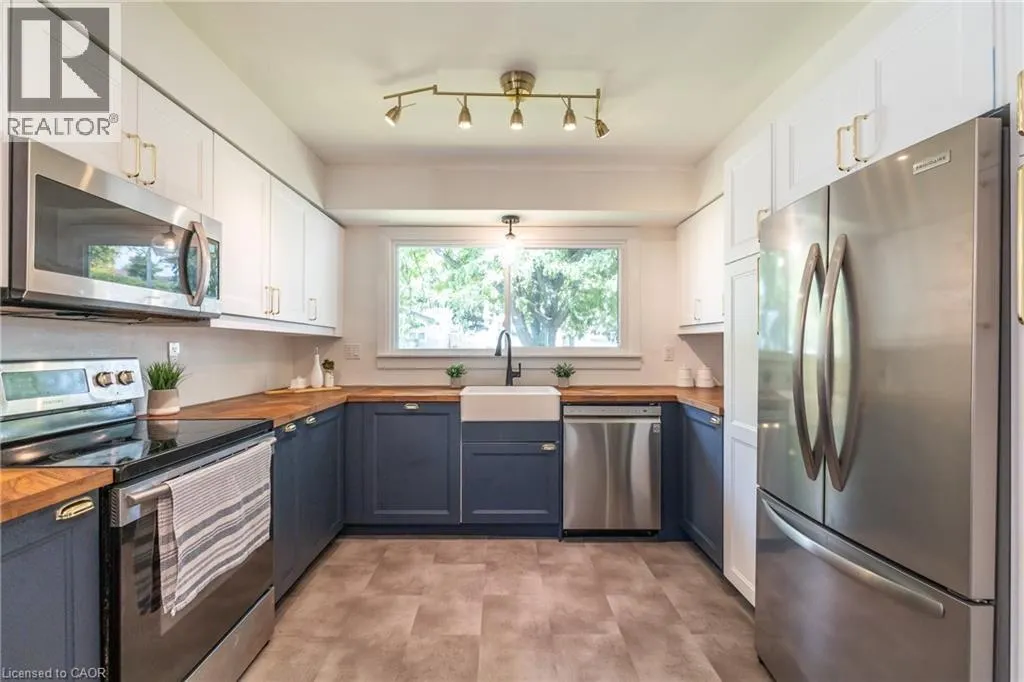 34 WOODRIDGE Drive