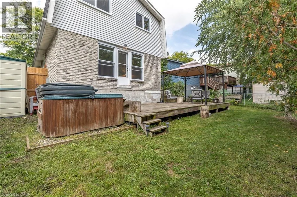 34 WOODRIDGE Drive