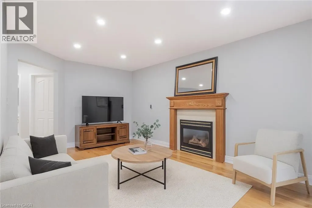 42 HILLGARDEN Drive