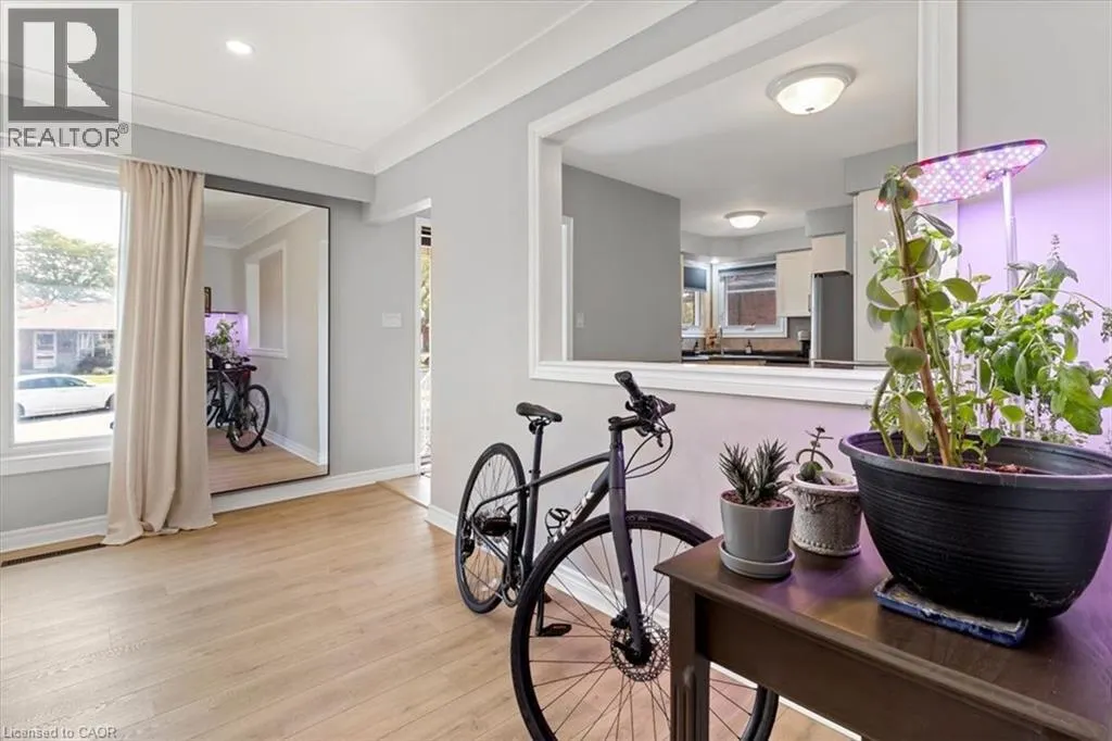 161 HOOVER Crescent Unit# MAIN, #MAIN