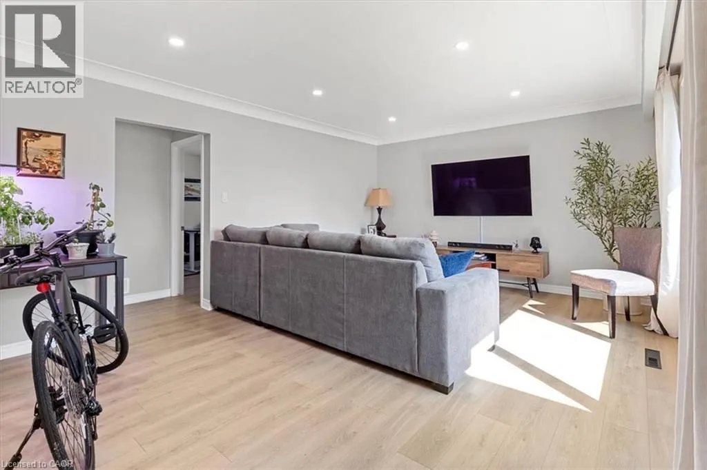 161 HOOVER Crescent Unit# MAIN, #MAIN