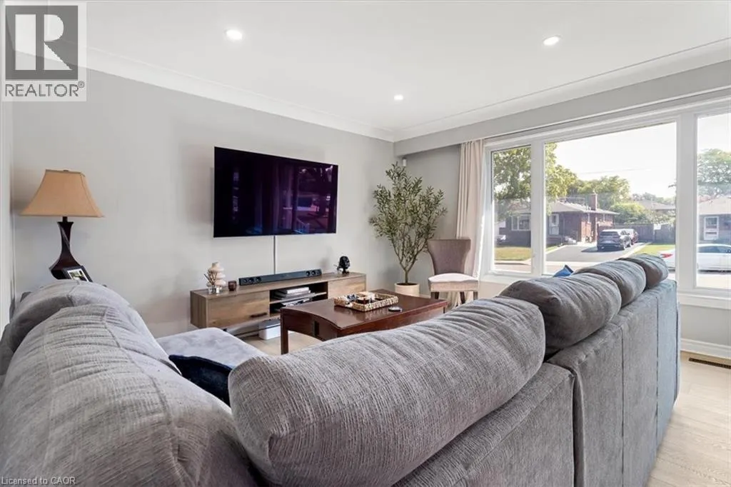 161 HOOVER Crescent Unit# MAIN, #MAIN