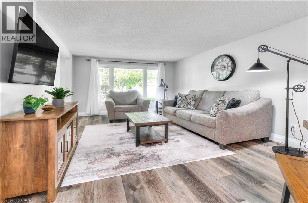 27 WHEATFIELD Crescent