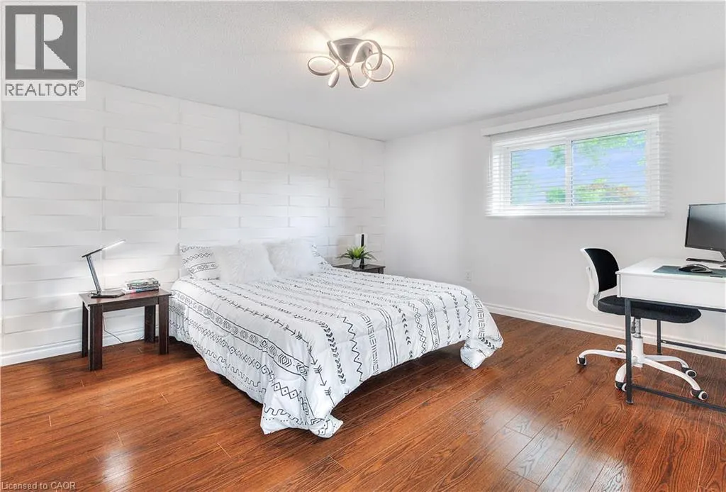 27 WHEATFIELD Crescent