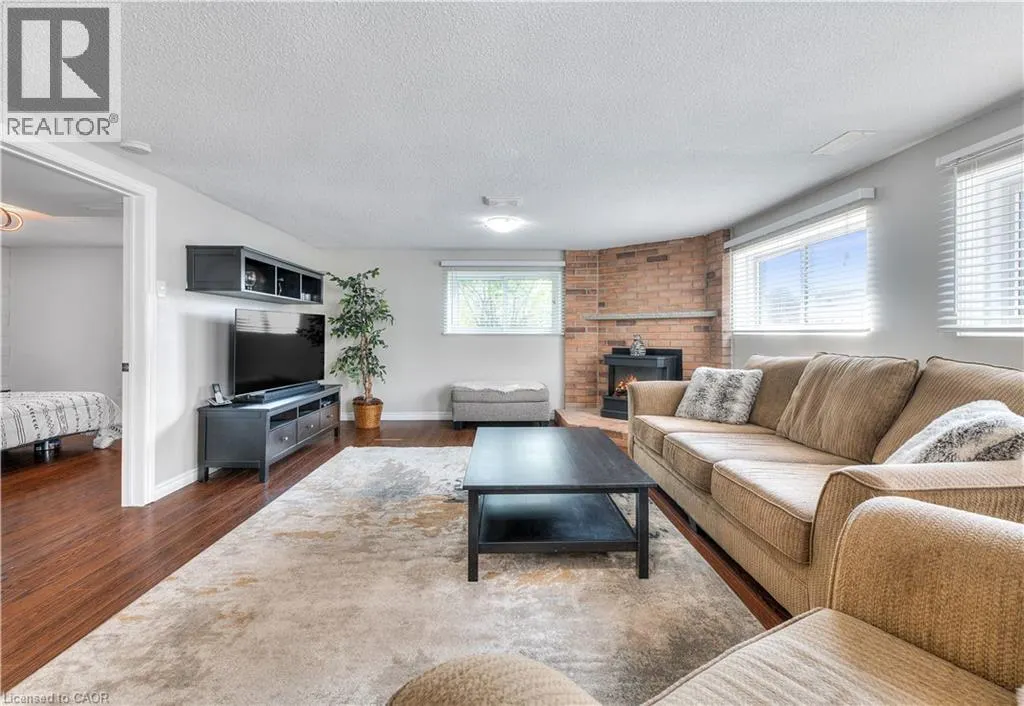 27 WHEATFIELD Crescent