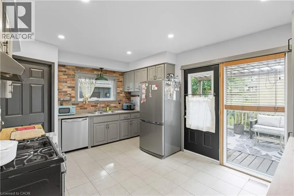 21 ORKNEY Street W