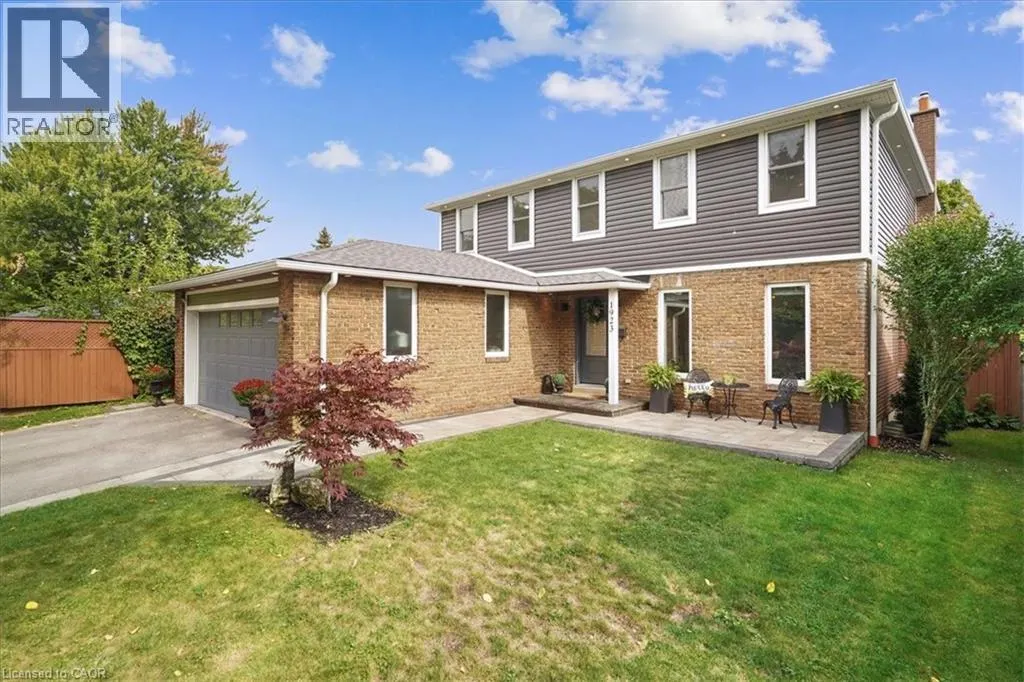 1923 STEEPBANK Crescent