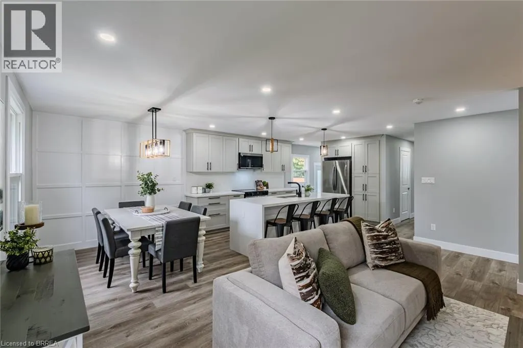 10 UPLANDS Drive