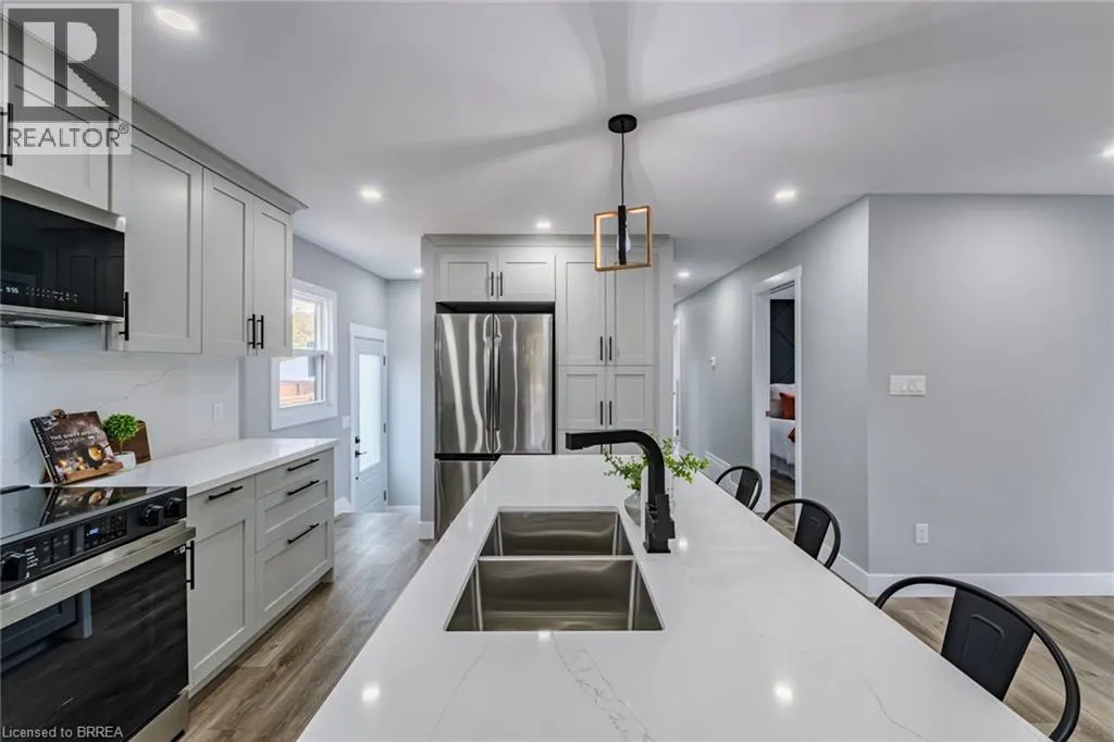 10 UPLANDS Drive