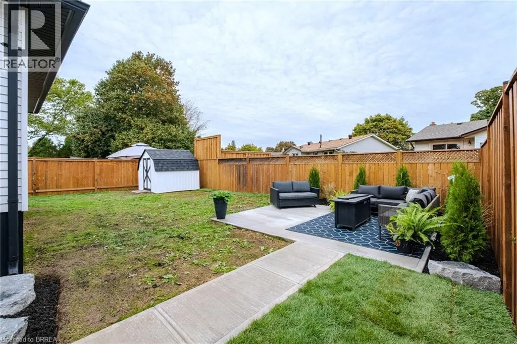 10 UPLANDS Drive