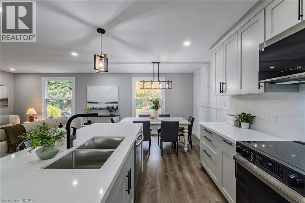 10 UPLANDS Drive