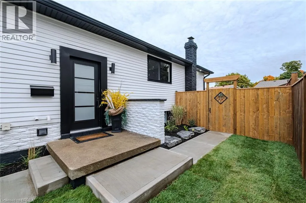 10 UPLANDS Drive