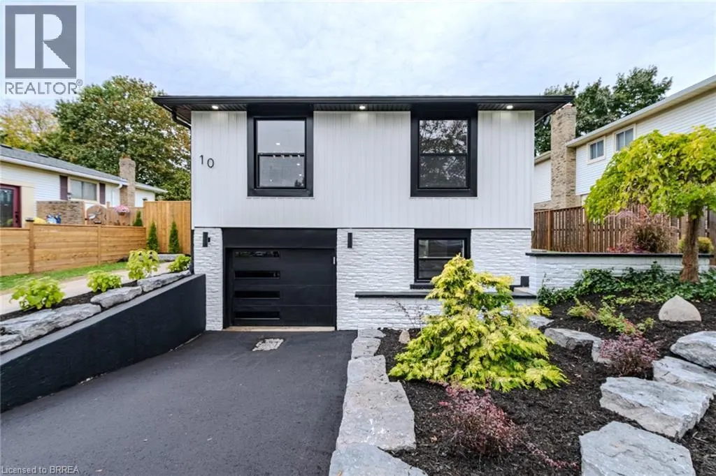 10 UPLANDS Drive