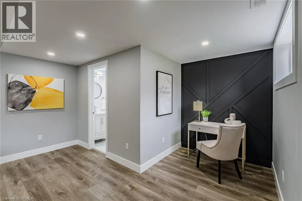 10 UPLANDS Drive