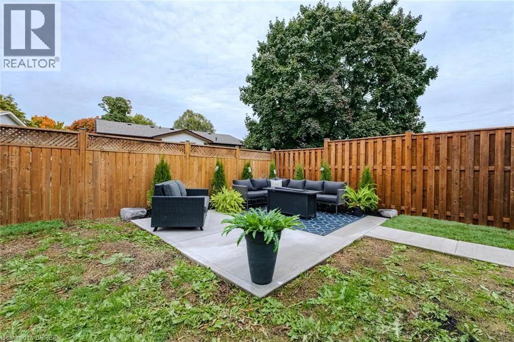 10 UPLANDS Drive