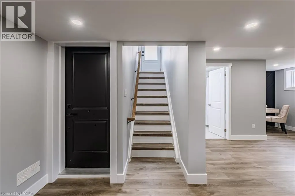 10 UPLANDS Drive