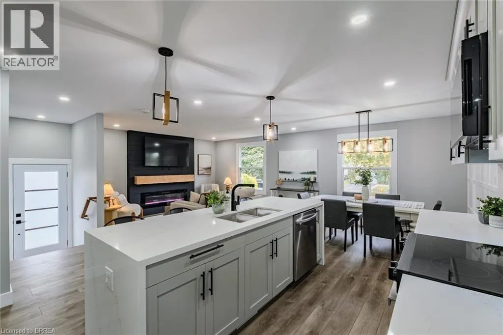 10 UPLANDS Drive