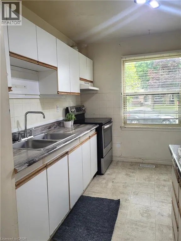 27 QUEENSTON Drive