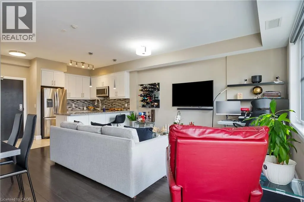 272 GEORGIAN Drive Unit# 306, #306