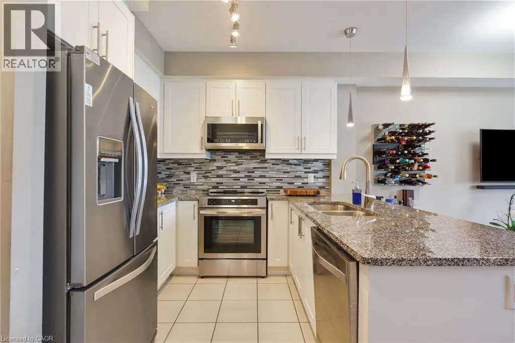 272 GEORGIAN Drive Unit# 306, #306