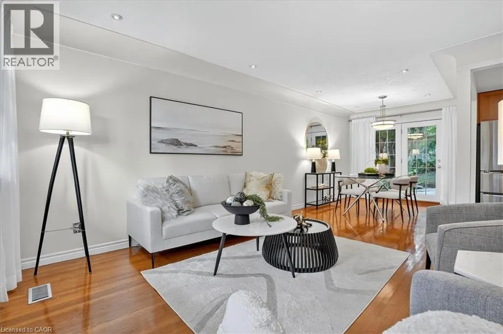 12 GLENDALE Place